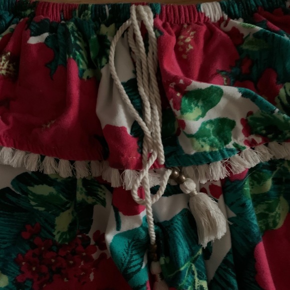 Off the shoulder romper- floral design w tassels - Picture 2 of 4